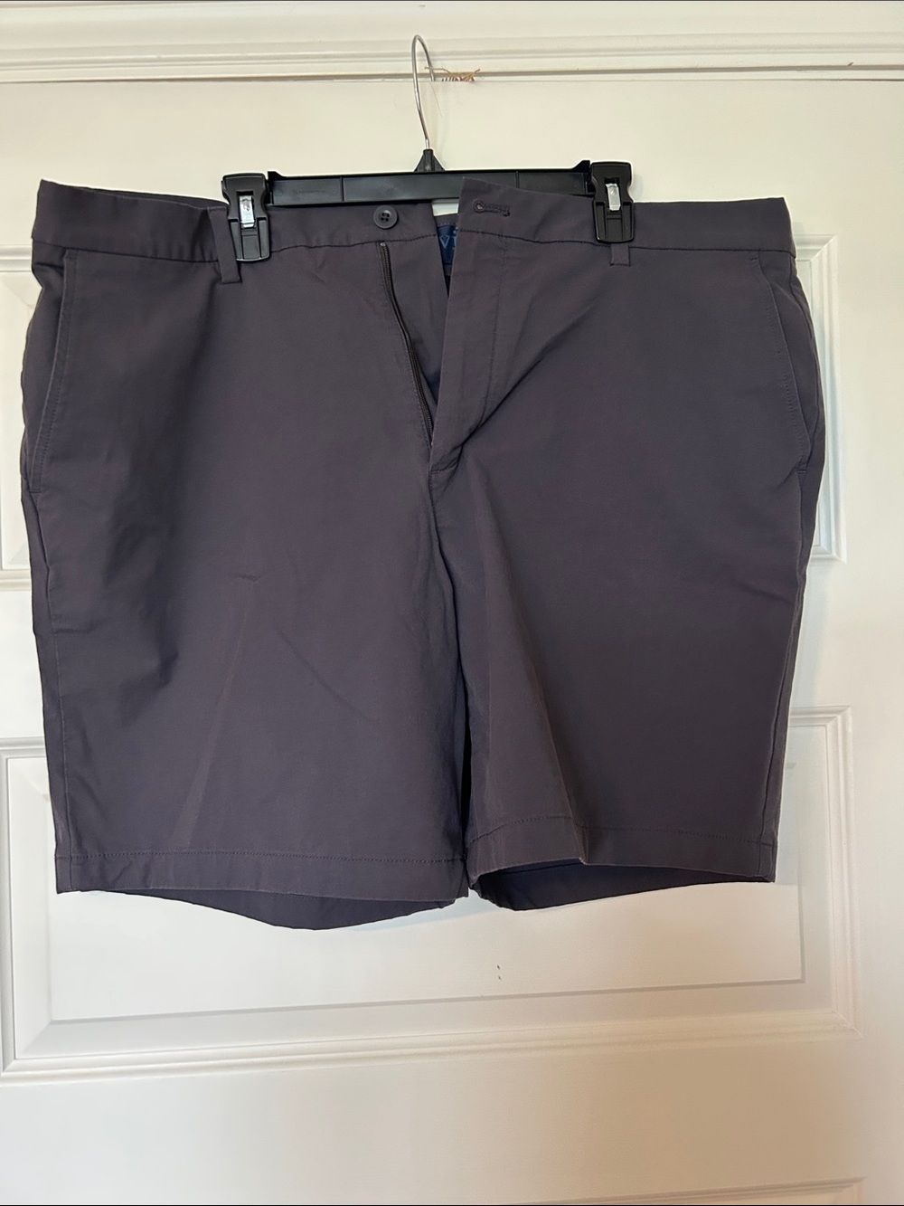 Vineyard Vines Men's Flat Front Shorts in Charcoal